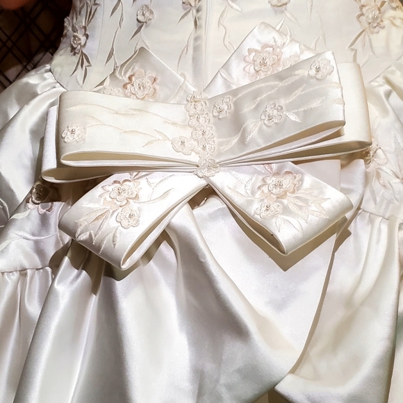 Vintage Off the shoulders Spanish Style Wedding dress - Picture 11 of 17